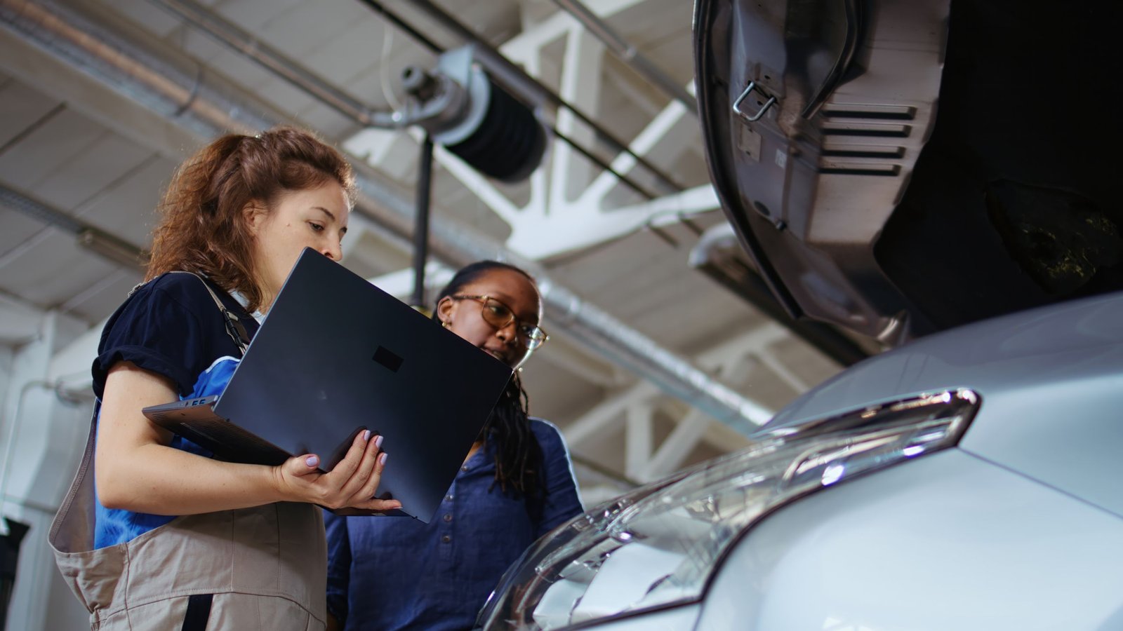 Connected Cars and Smart Cars What Actually Sets Them Apart